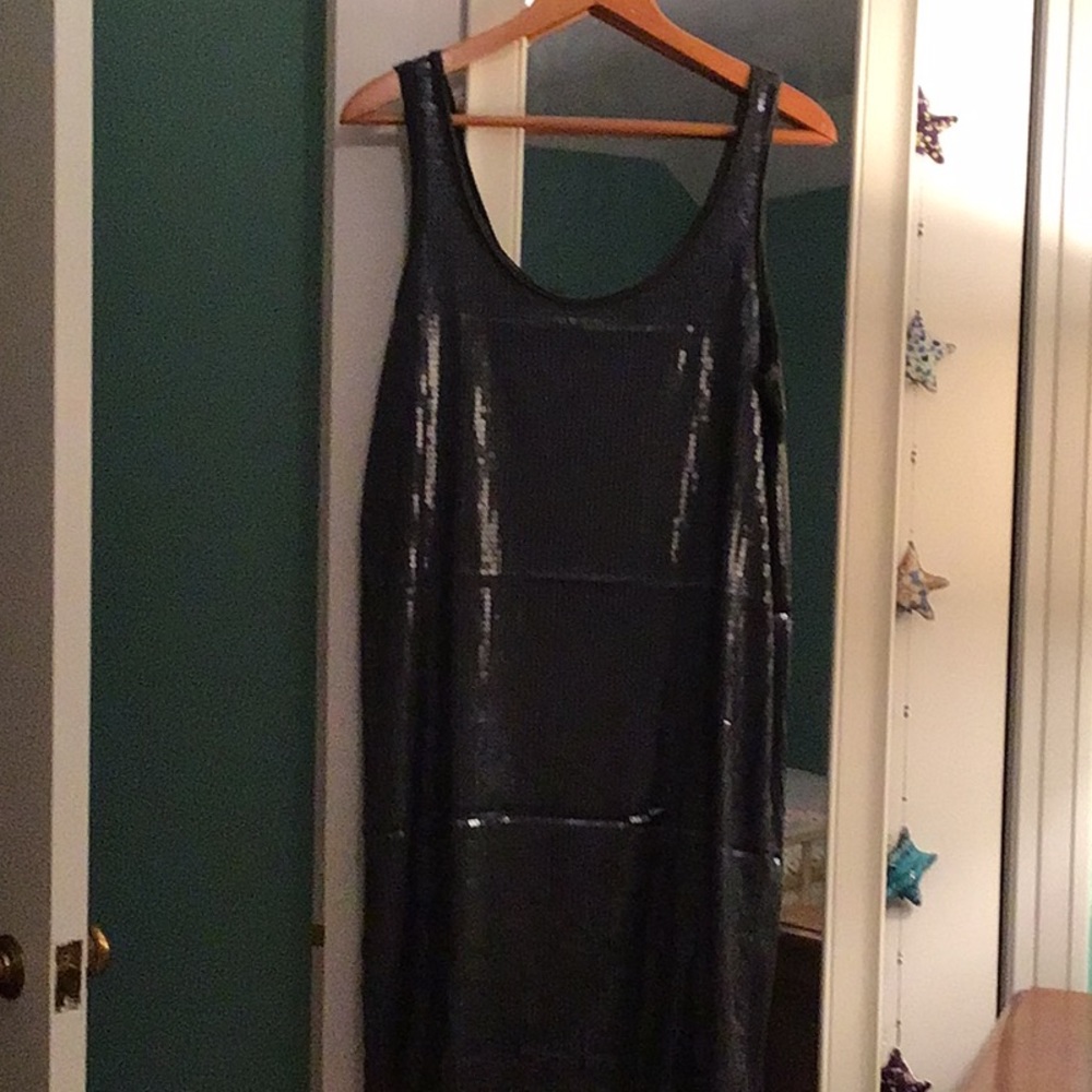 Wedding/Night on the town? This is your dress! Vince black sequin tank dress M